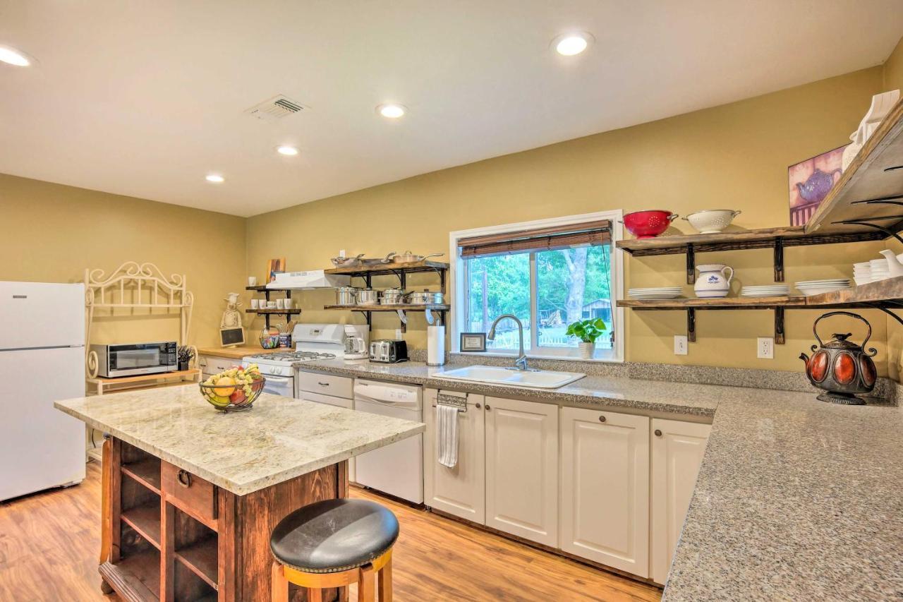 The Gathering Place Brenham Home On 6 Acres Экстерьер фото