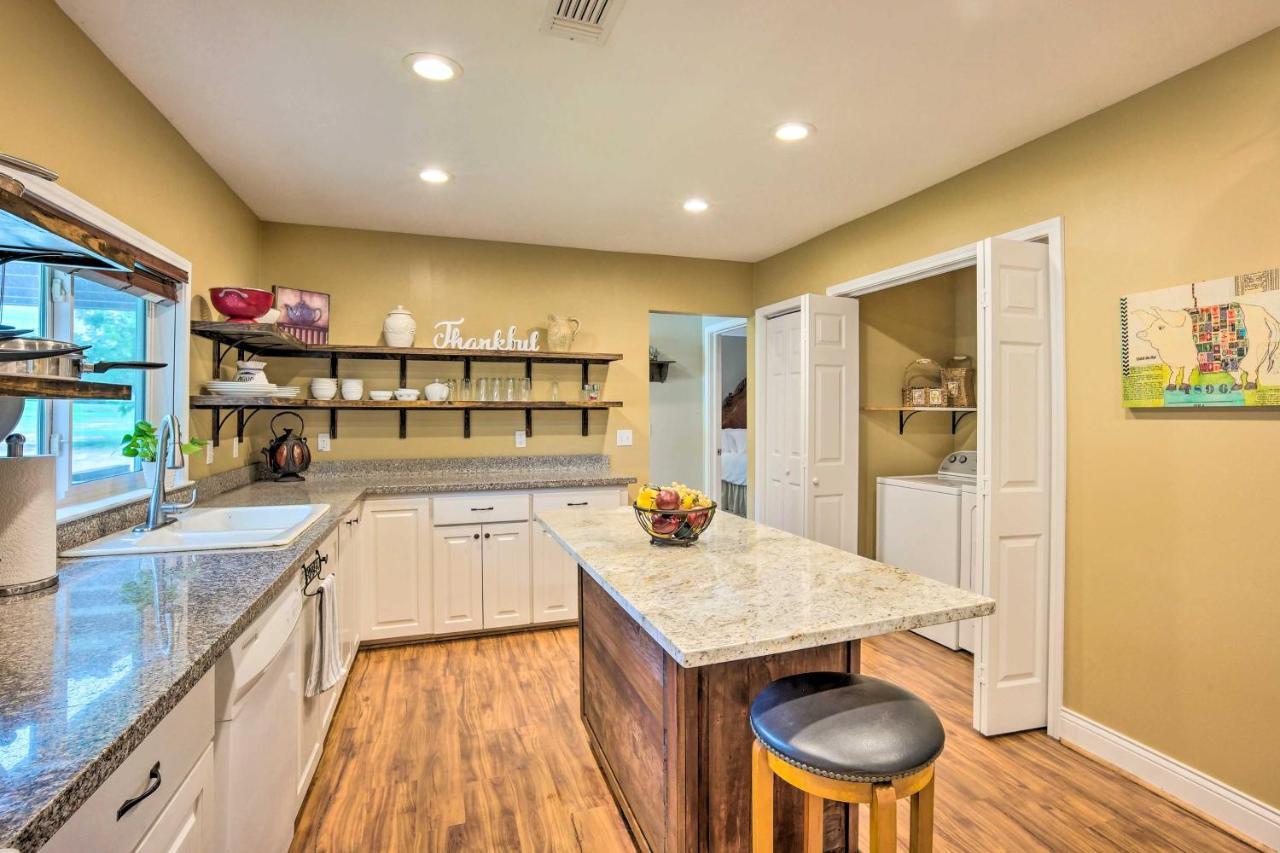 The Gathering Place Brenham Home On 6 Acres Экстерьер фото