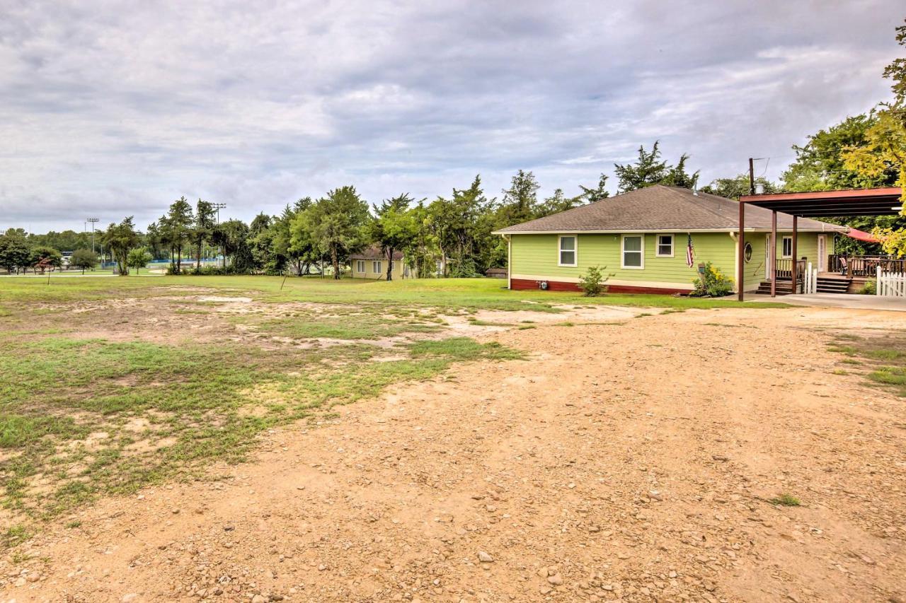 The Gathering Place Brenham Home On 6 Acres Экстерьер фото